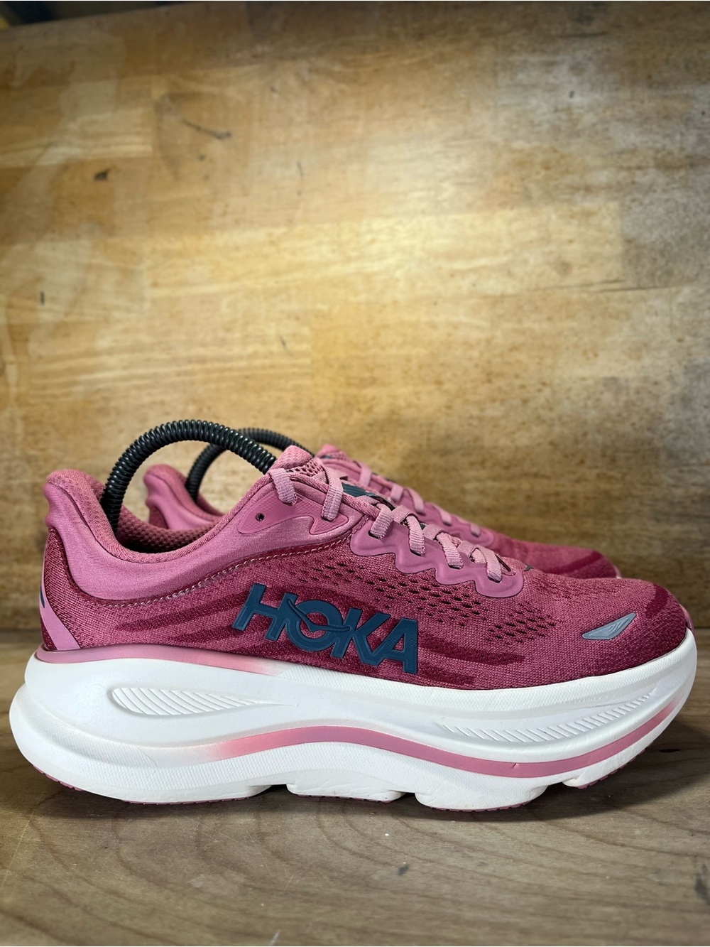 Hoka One One Bondi 9 Womens Size 8 Running Shoes Sneakers Lingonberry Cranberry